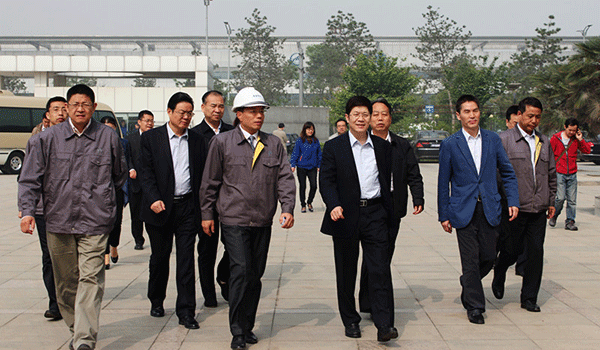 西安市委常委、常務(wù)副市長岳華峰蒞臨西瑪電機調(diào)研指導(dǎo)。