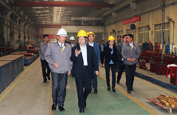 西安市委常委、常務(wù)副市長岳華峰蒞臨西瑪電機調(diào)研指導(dǎo)。