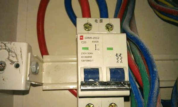 漏電保護(hù)裝置是造成西安西瑪電機(jī)頻繁燒毀的原因。