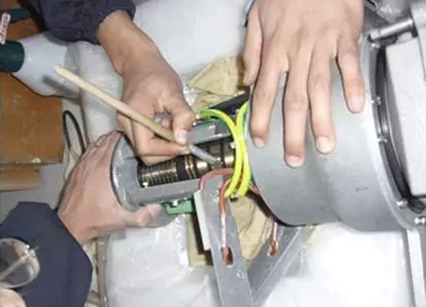 西安電機(jī)廠關(guān)于電機(jī)滑環(huán)的維護(hù)保養(yǎng)方法分享。